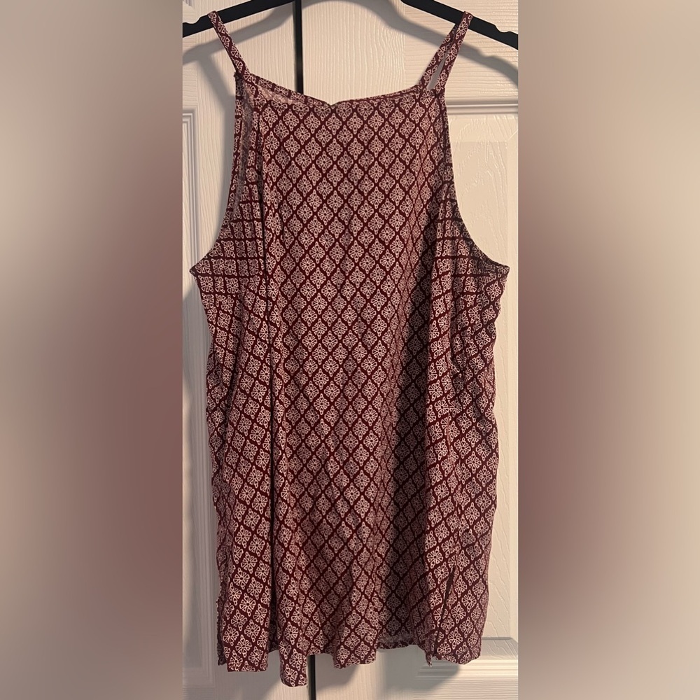 Women's Old Navy Casual Burgundy Patterned Sleeveless Top